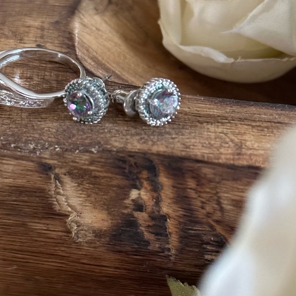 Jewelry Set - Picture 2 of 3